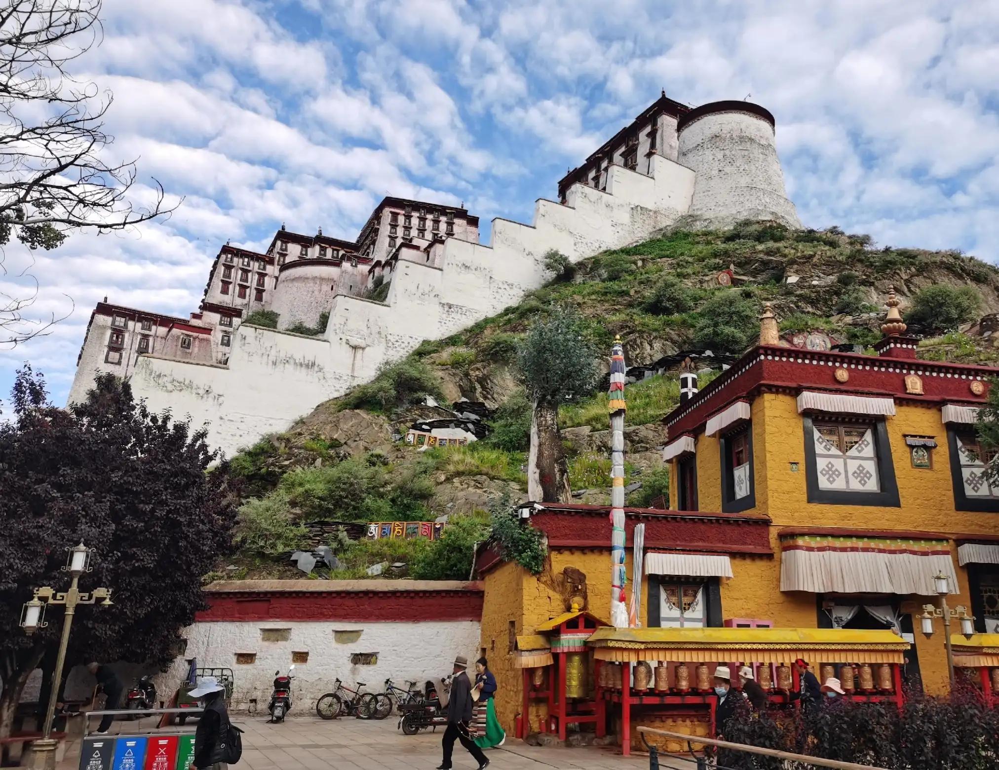 雪域圣城布达拉宫歌舞,美丽的雪域高原神奇的布达拉宫