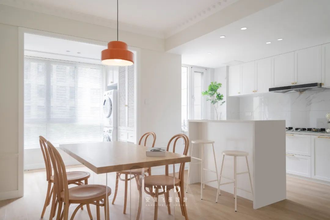 有吧台,有吧台有餐桌的设计
