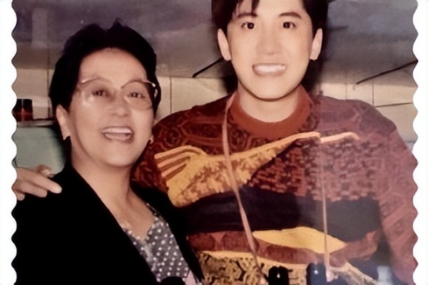 鏇剧粡鍚告瘨琚崟鏄庢槦,鐢锋槦鍚告瘨琚崟