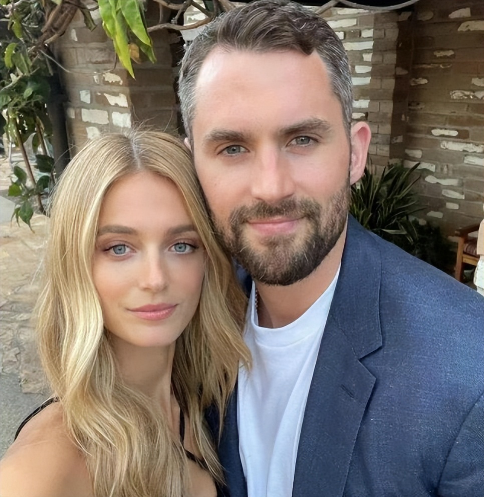 乐福夫妇年轻照片,乐福向女友求婚