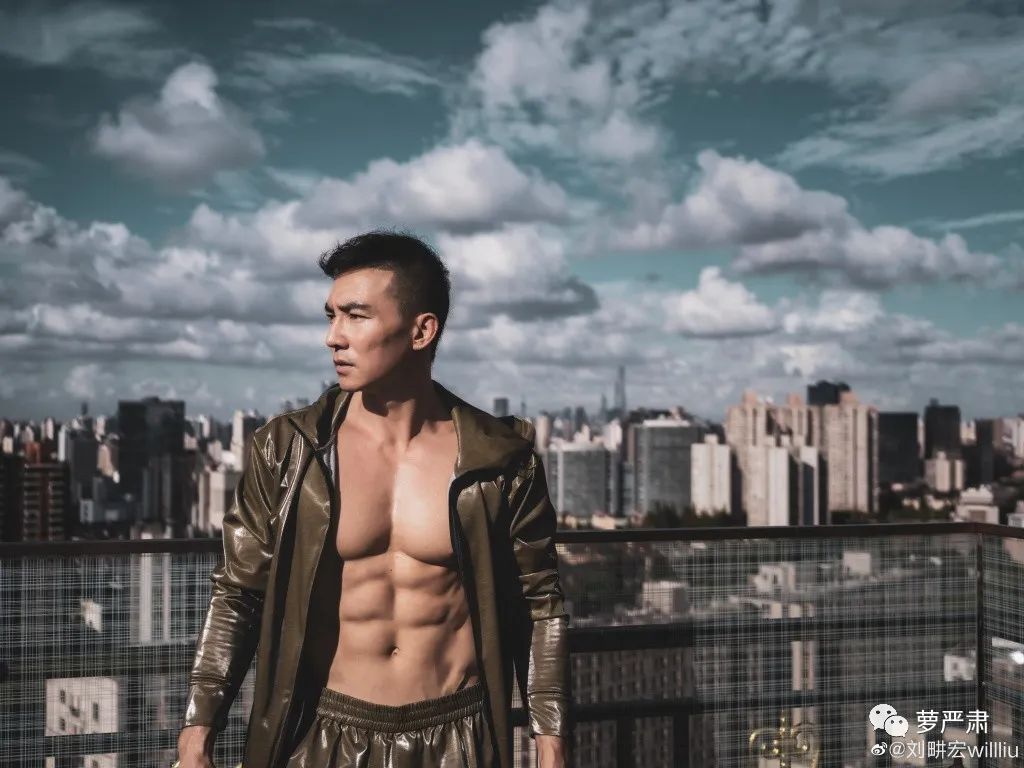 刘畊宏直播宣传邓紫棋启示录,刘畊宏顶流启示录