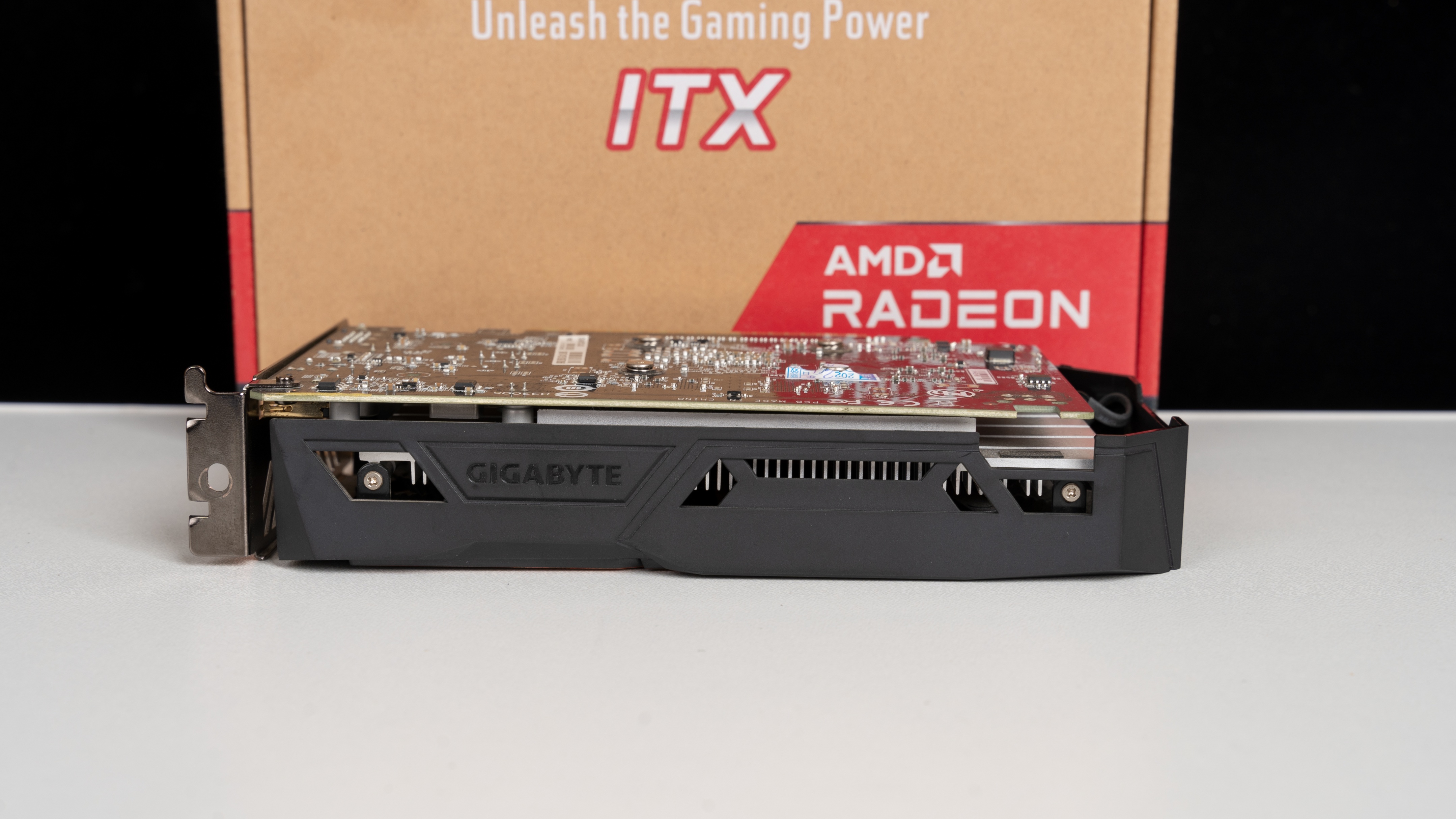 全新千元亮机卡怎么选，RX6400对比GTX1050Ti实测告诉你