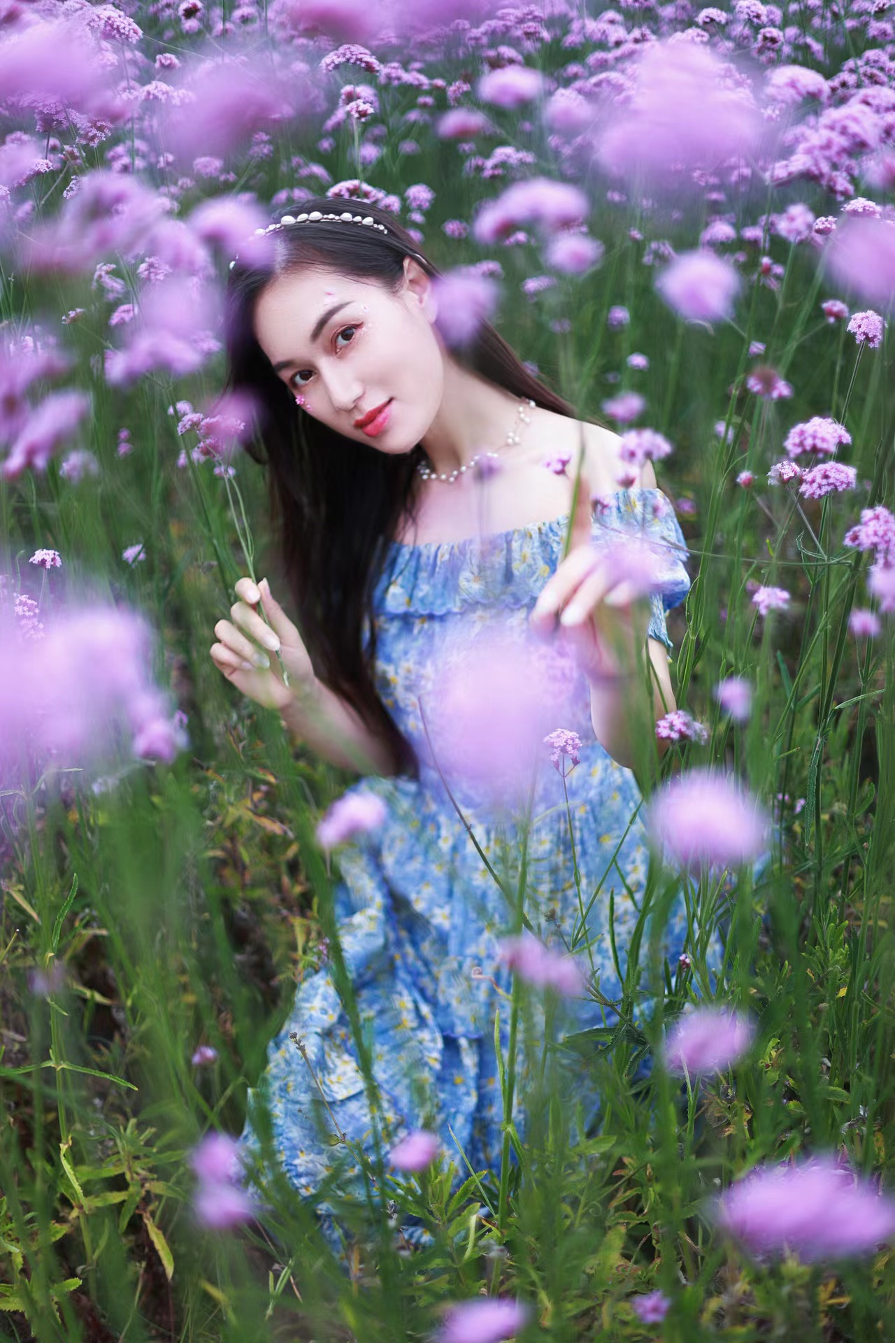 实用马鞭花人像拍摄攻略，新手也能快速学会，拍照美出新高度