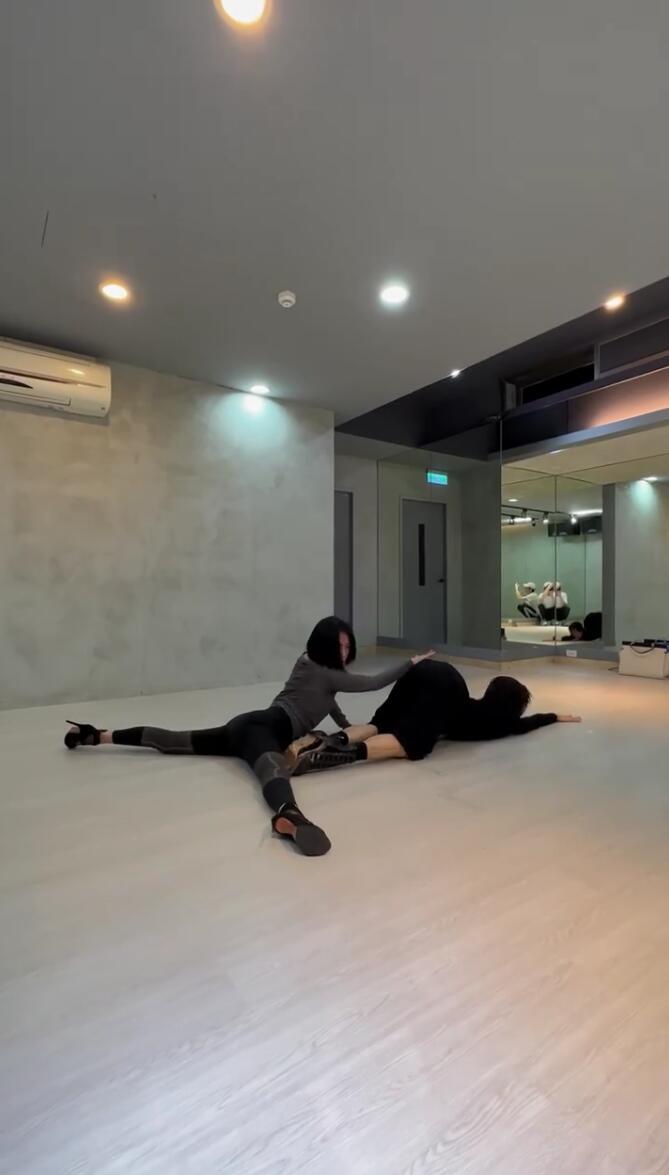 小s跳舞惊呆全场,小s跳舞惊艳片段