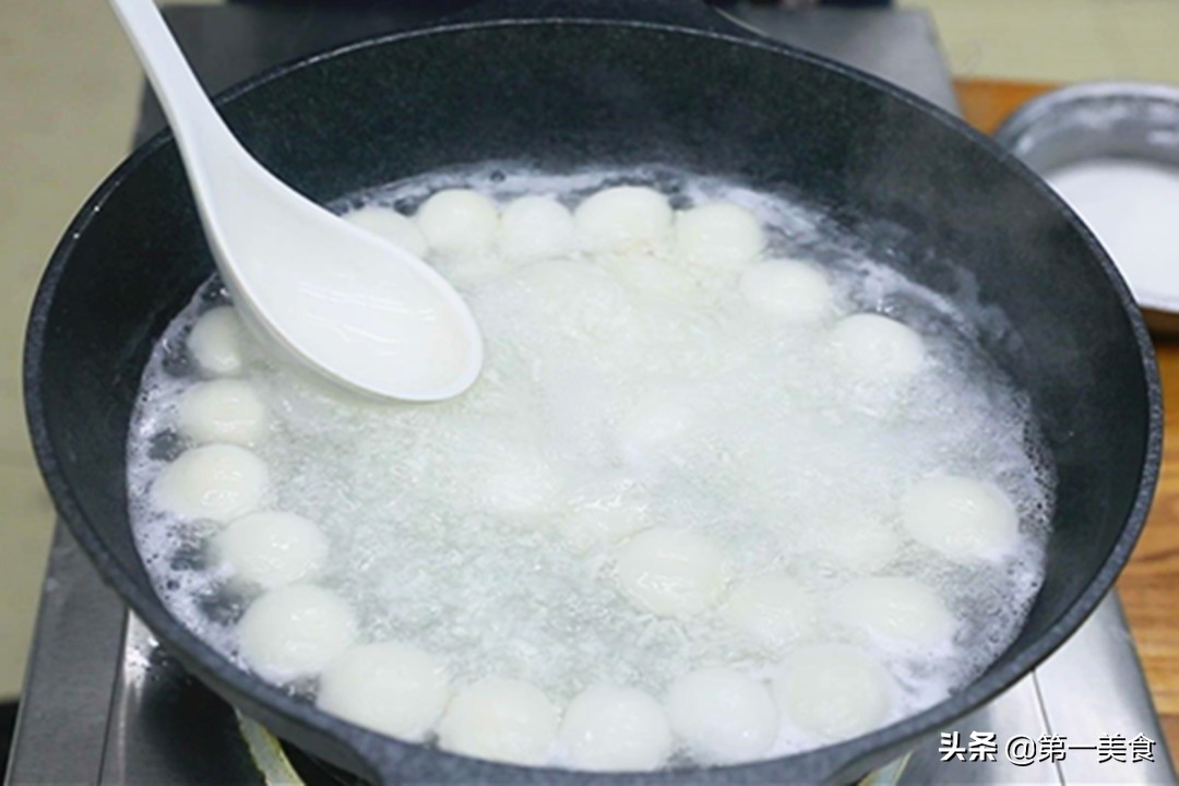 水开下汤圆还是冷水下汤圆,冷水汤圆和热水汤圆有什么区别