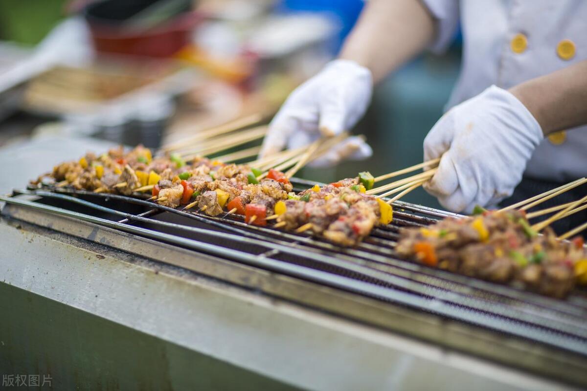 如今火热的淄博烧烤,火的一塌糊涂的淄博烧烤