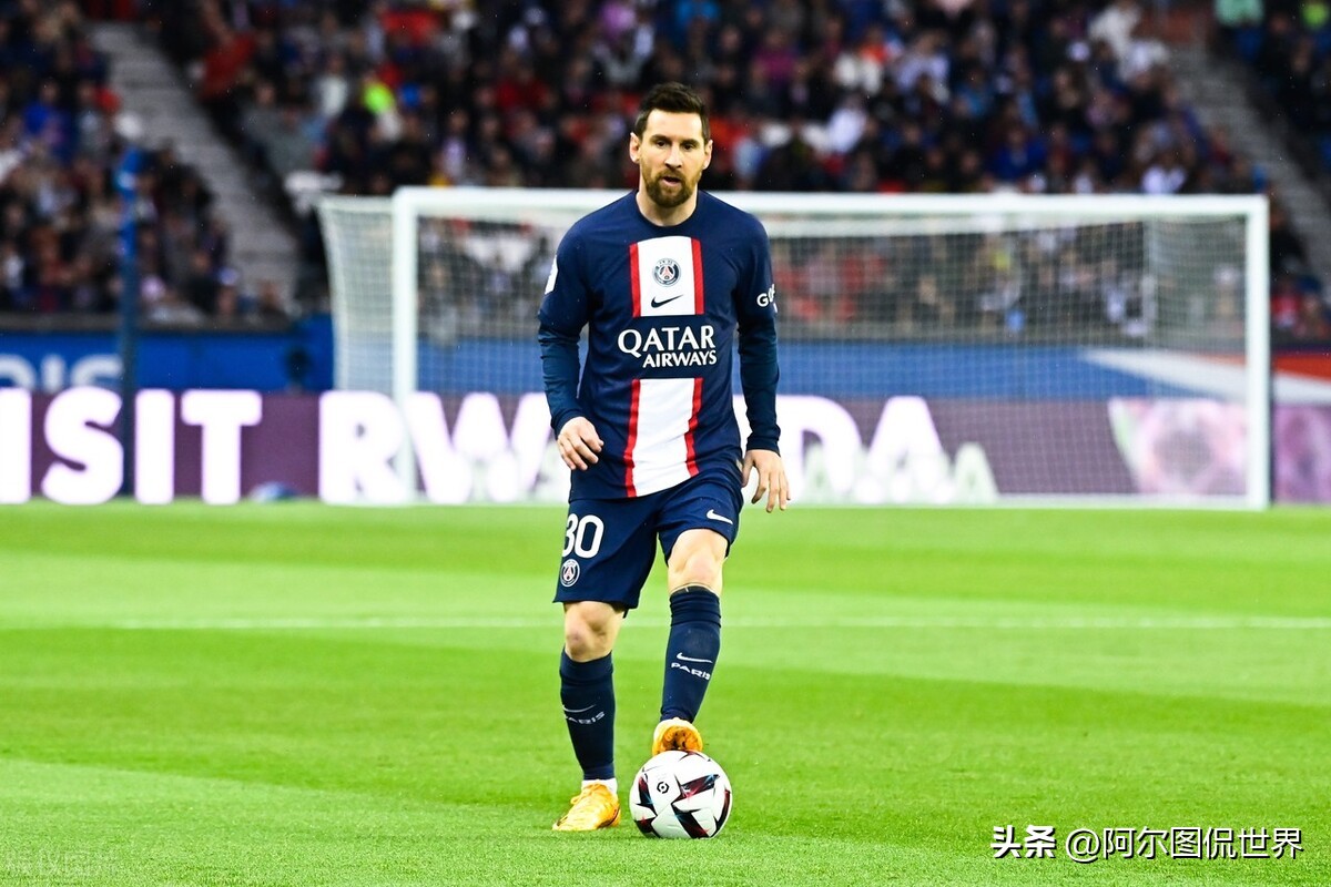 梅西父亲辟谣梅西将去曼城,央视新闻报道梅西转会