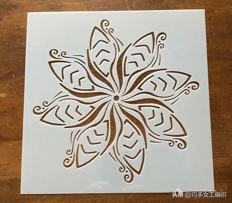 她用粗细不同的铅笔，棉签，牙签，筷子…竟把家里的旧物翻了个新