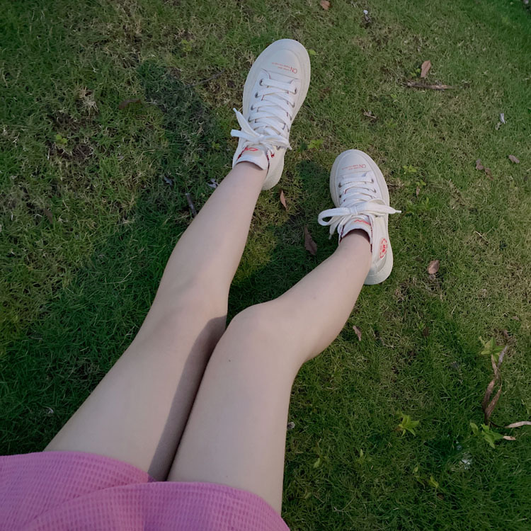 现在为什么这么多人喜欢穿帆布鞋,为什么现在很少有人穿帆布鞋