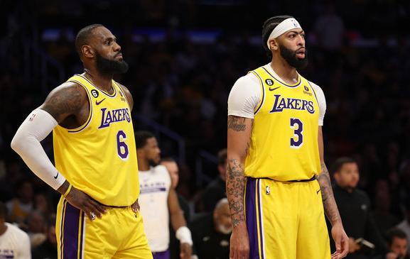 詹姆斯在巅峰末期遇到戴维斯,詹姆斯和戴维斯对抗2019赛季