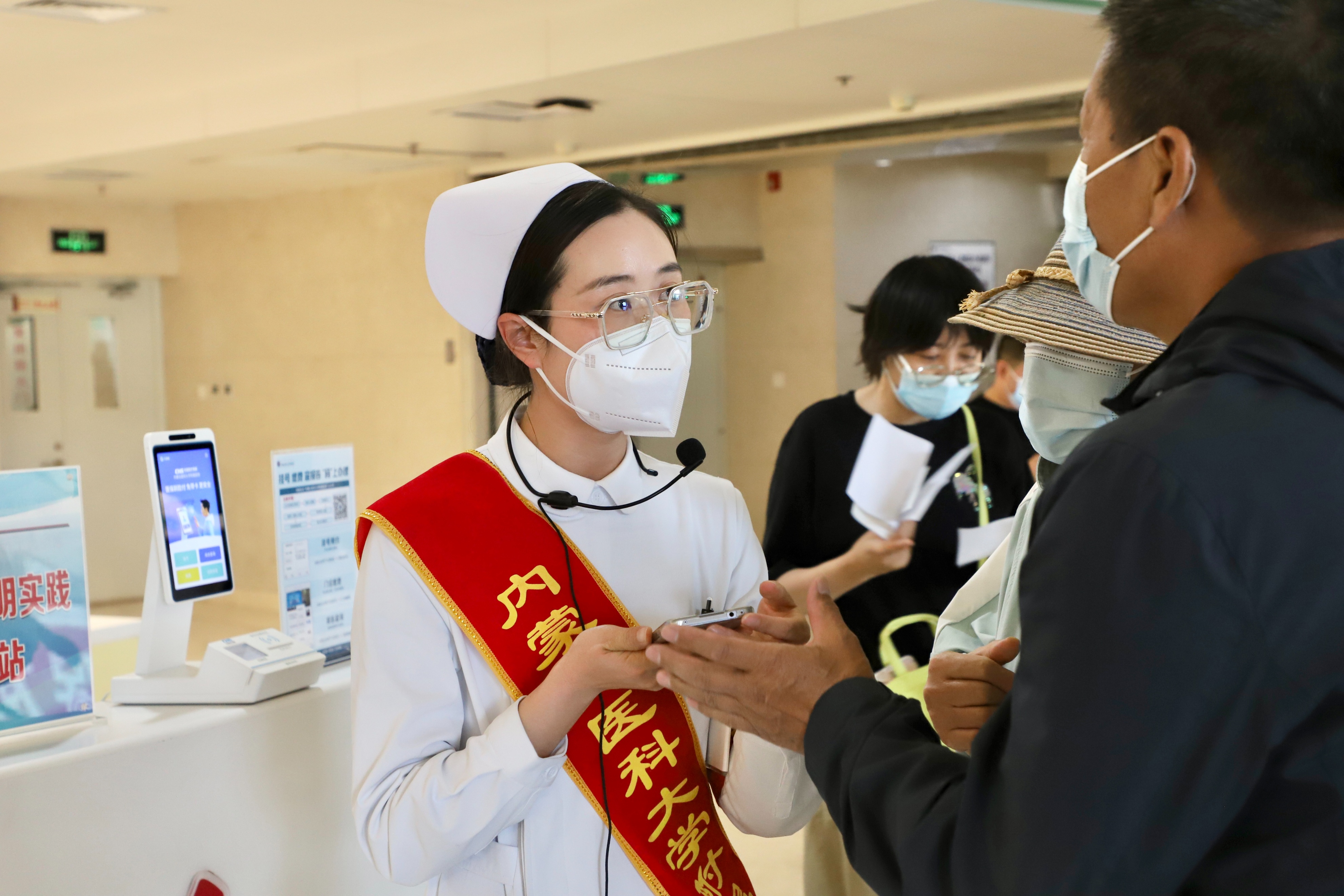 内蒙古医科大学附属医院打造患者满意职工温暖的人文医院