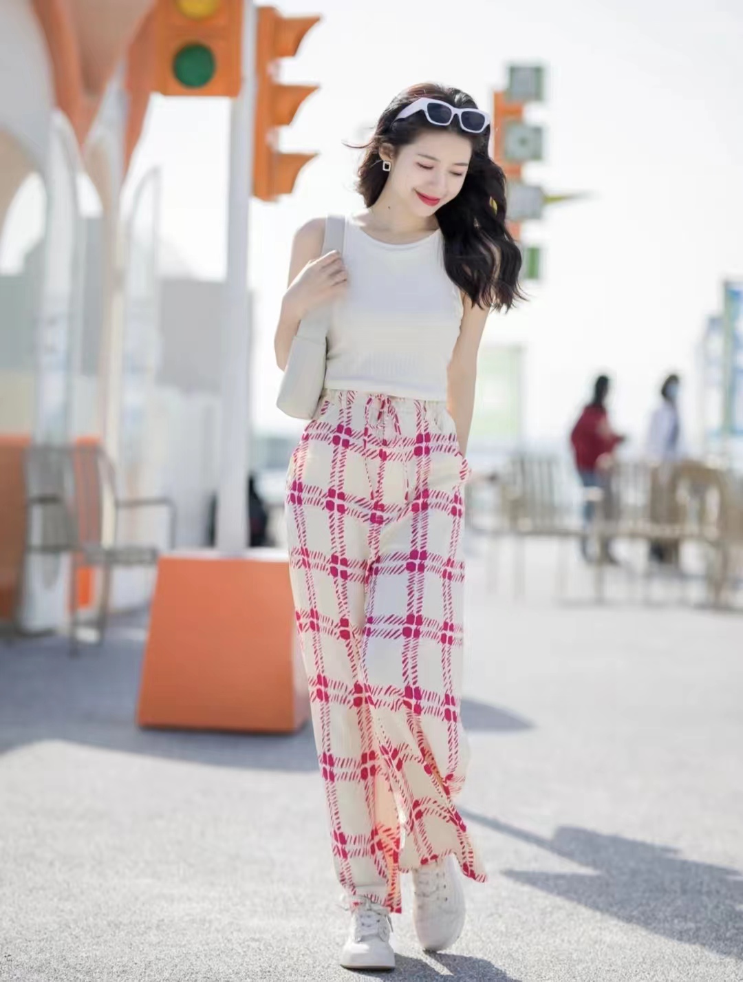 夏天穿什么衣服比较凉快,夏天穿什么衣服比较透气比较不会产生静电