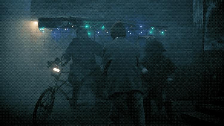 自称“野路子”出身，他却拍出口碑异常火爆的神片