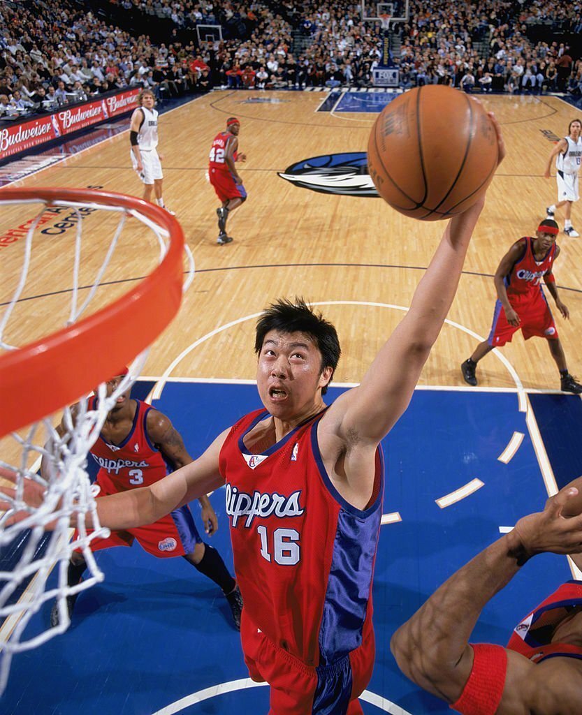 盘点cba历史十大中锋,cba总决赛姚明51分21篮板