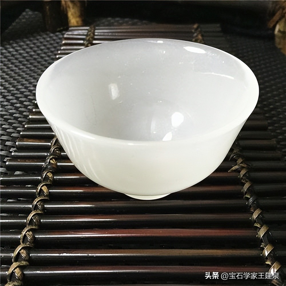 岫玉的鉴定方法和鉴别技巧,如何辨别岫玉的纹和裂