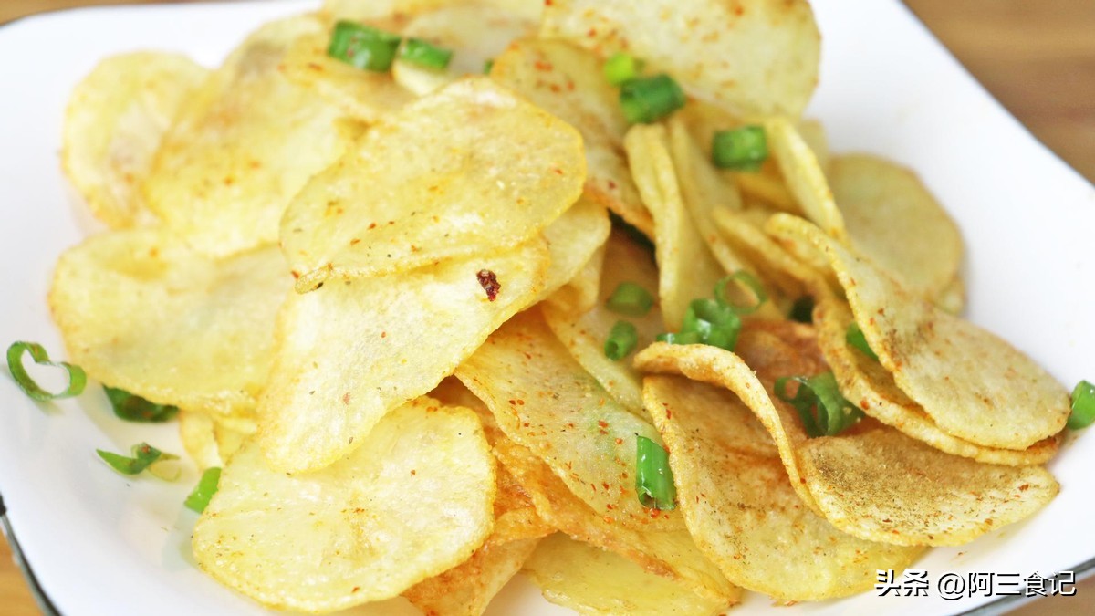 在家里也能做好吃的薯片,薯片做法赶紧学起来吧