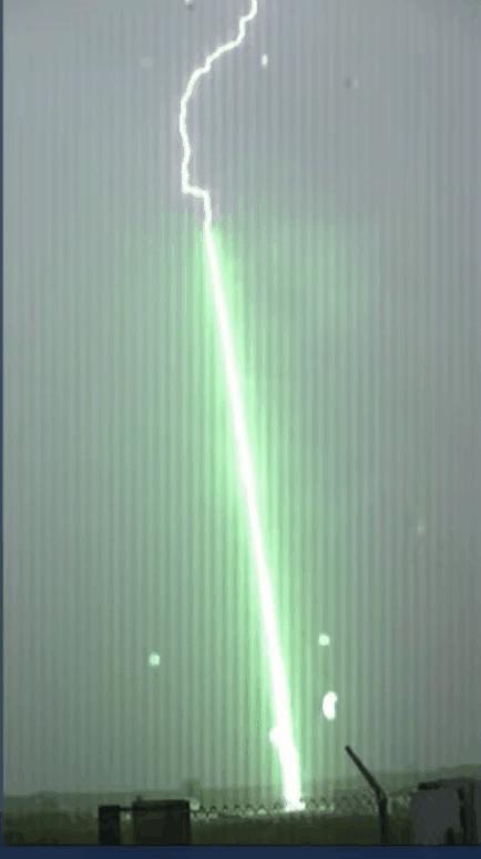 避雷针的发明者靠什么来捕捉雷电,科学家发明避雷针