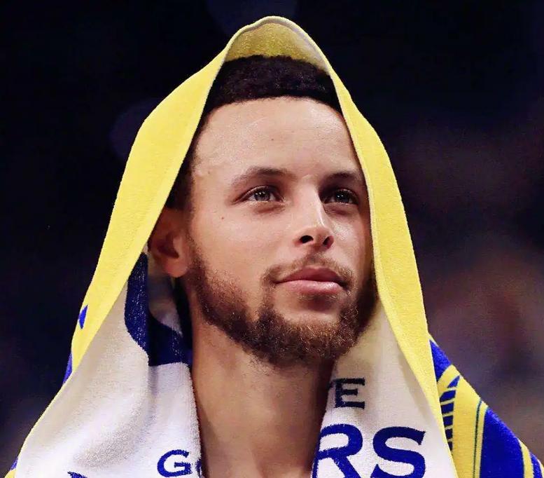 近视打球戴隐形眼镜行不行,近视打台球看不清球怎么办