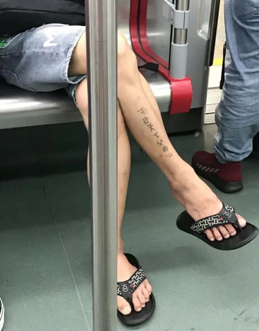 老外奇葩汉字纹身,老外的汉字纹身