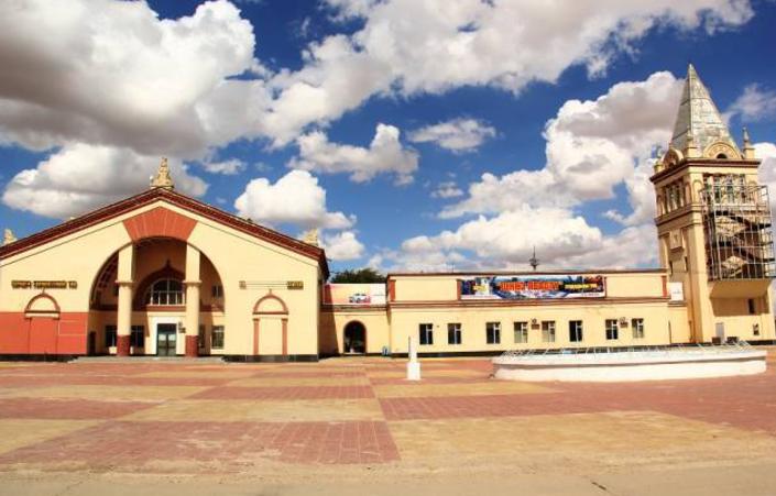 蒙古国距离中国的呼和浩特市多远,蒙古国距中国最近的县城