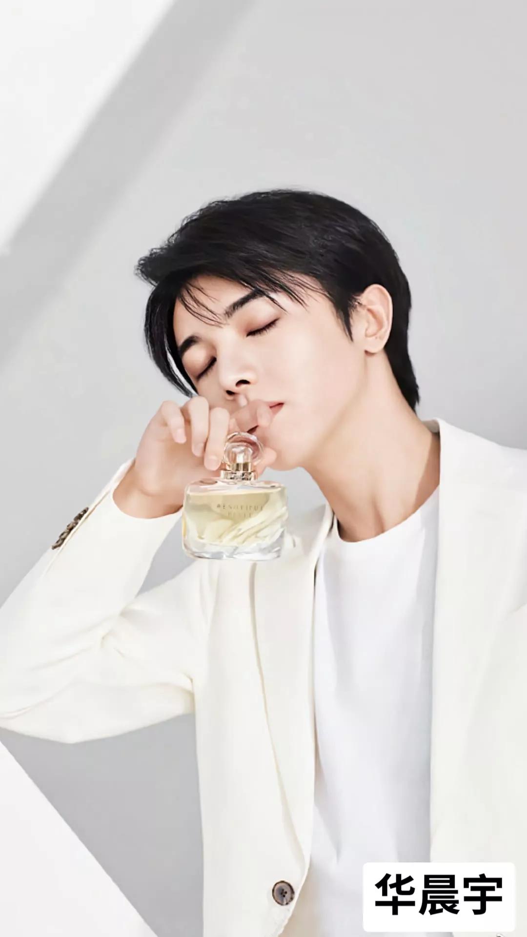 男明星穿白衬衫西装,男明星穿西装谁最好看