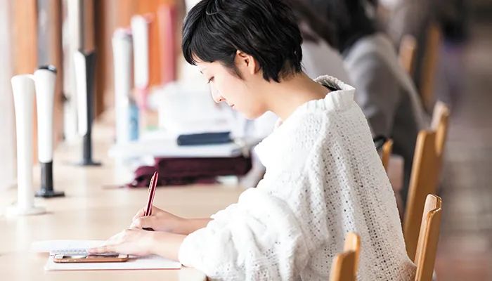 日本语言学校留学费用一览表 (日本留学费用一年多少人民币)