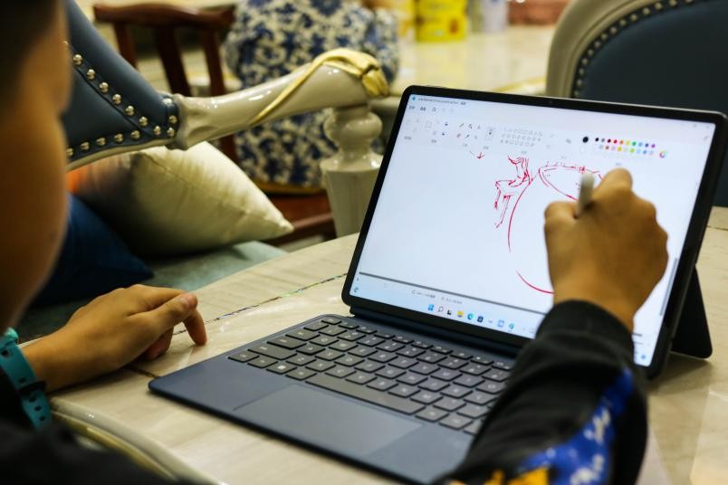 鍗庝负matebooke涓巑atepadpro12.6,鍗庝负huaweimatebooke12.6鑻卞