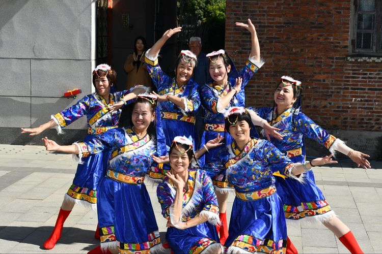 祝贺书院成立,热烈祝贺新校落成