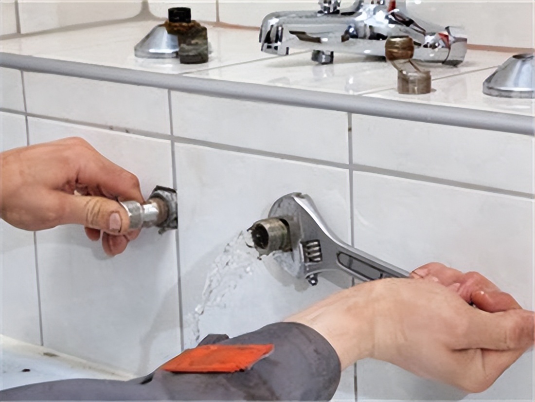 厨房洗手盆边缘漏水怎么处理,厨房水管接口处漏水怎么处理