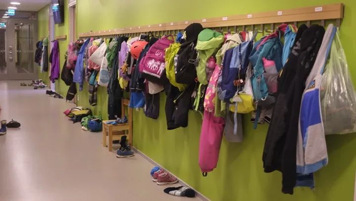 5年走访100多所芬兰学校，她说“他乡的童年”是很美，但也要看清这些现实