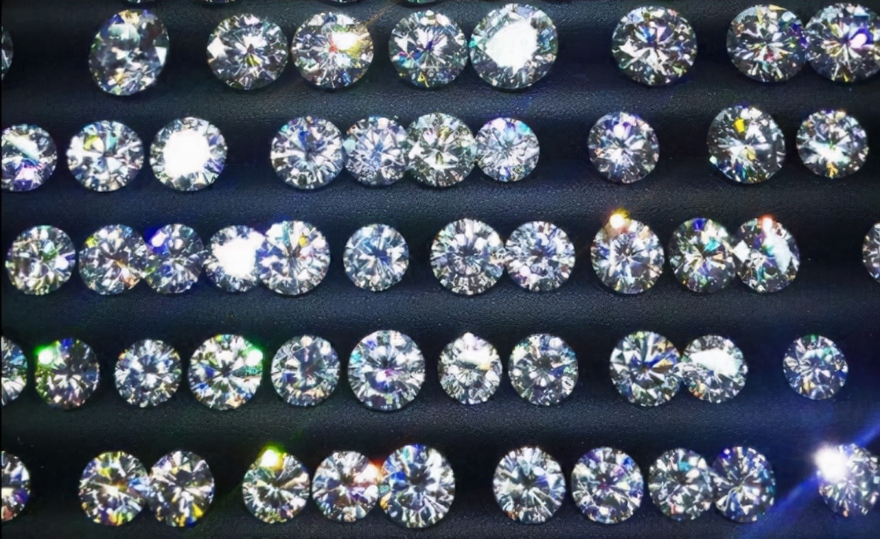 既然人造钻石出来了为何还这么贵,人造钻石真的可以鉴别吗