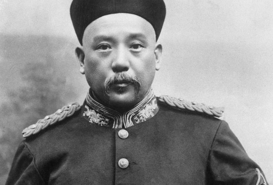 少爷洗脚,少爷给丫鬟洗脚