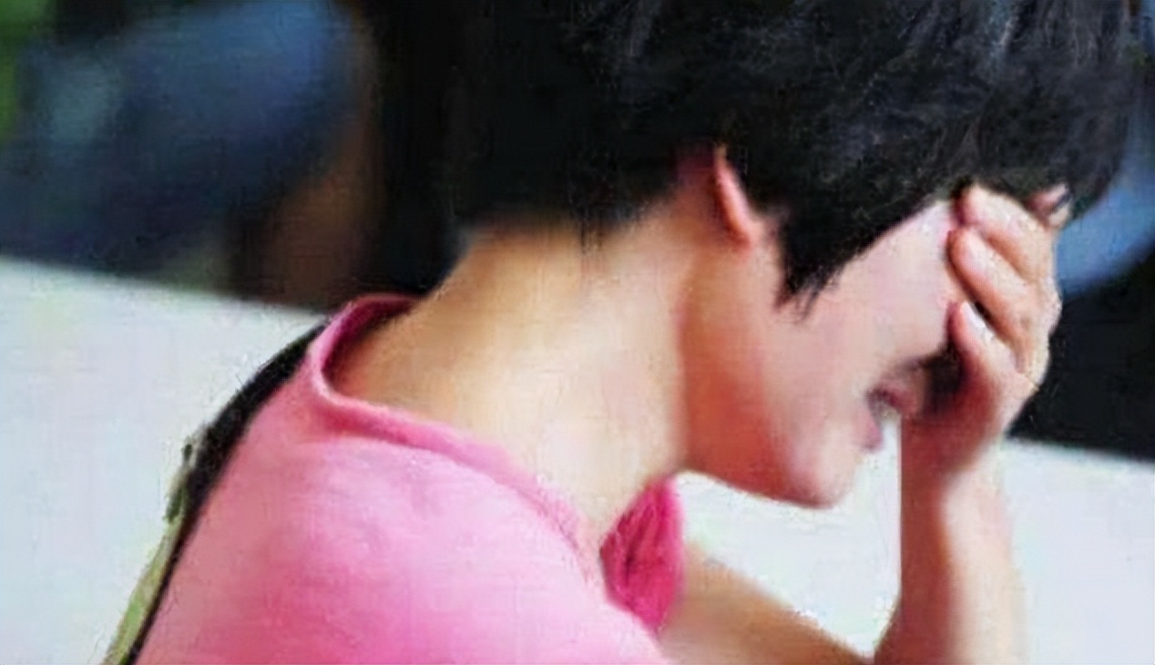 3岁女孩肚子疼医生报警,女童喊肚子疼