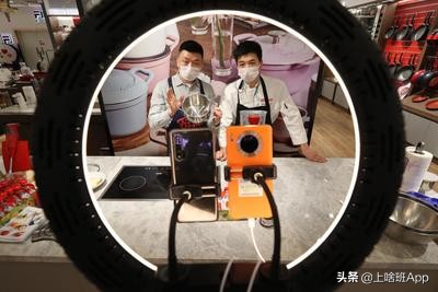 经验分享主播到底是靠什么赚钱的,主播怎么赚钱普通主播一个月收入