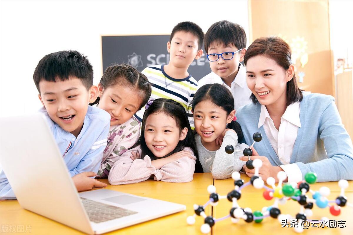 嘿，很多一个人做不了的事，记得与人携手并肩，一起去实现目标