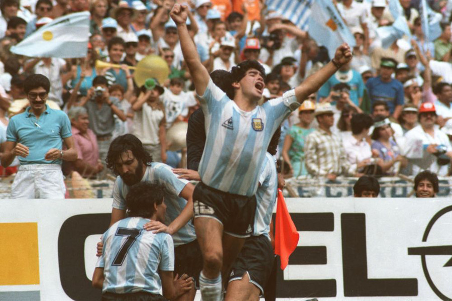 球王马拉多纳谈中国足球,我们为什么热爱足球这项运动