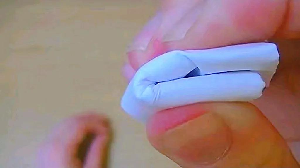 一张足球场大小的纸能叠多少次,足球场大的折纸最多能折几次