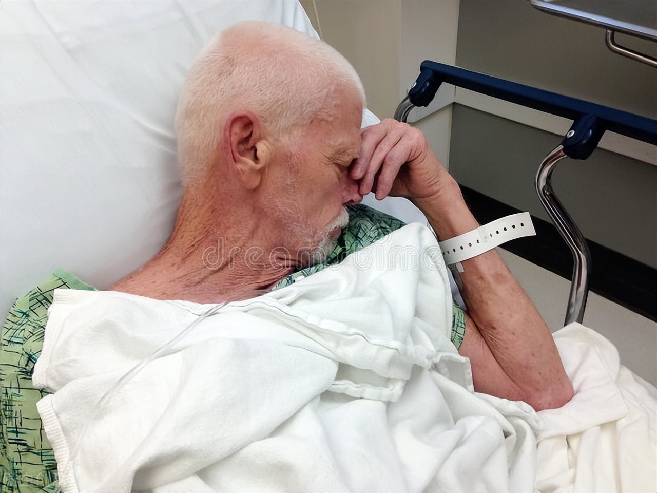 八十岁老人吃不进去饭无力昏睡,八十岁老人吃不下饭能活多久