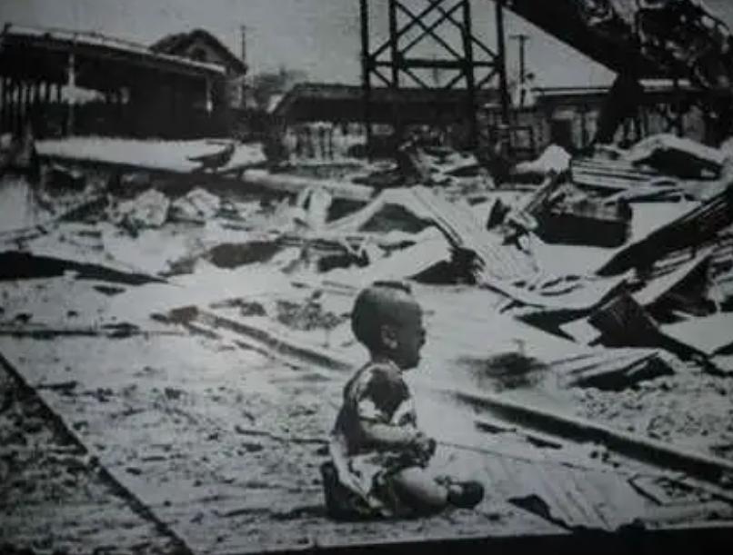 1945年的日军抓孩子,1945年日本俘虏有多少