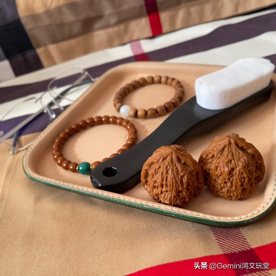 文玩核桃裂了还能玩吗如何防裂,文玩核桃开裂还能继续盘吗