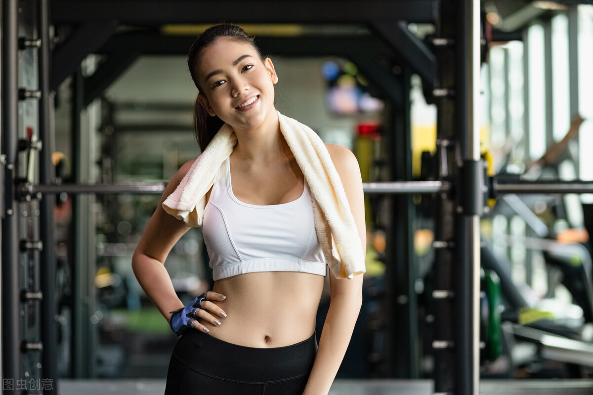 怎么和刚刚认识的女孩聊天找话题,如何与刚认识的女孩聊天
