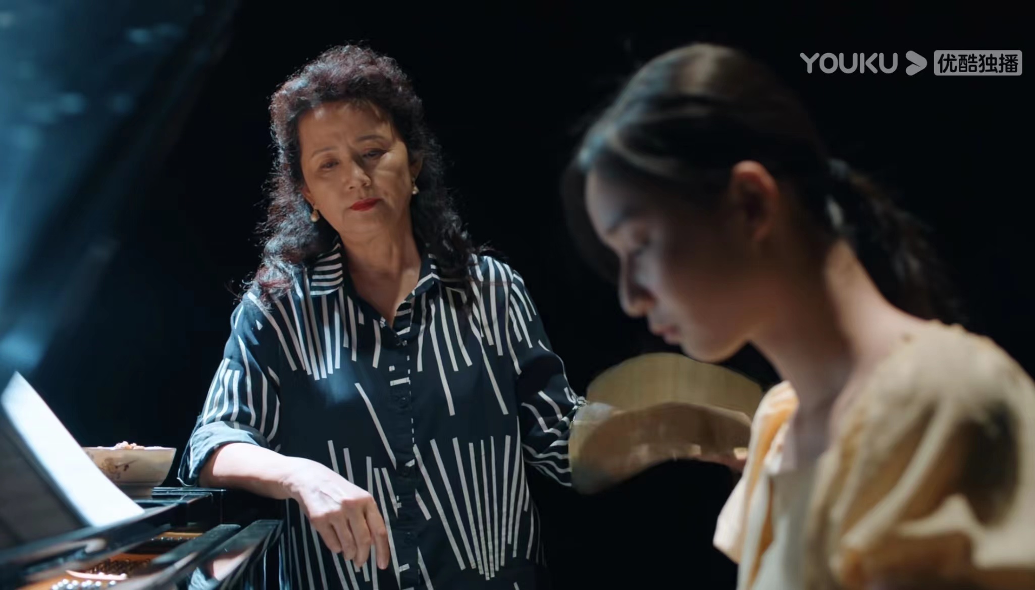 《女心理师》：来访者蒋静暴食抠吐，叶家辉为何破坏贺顿的治疗？