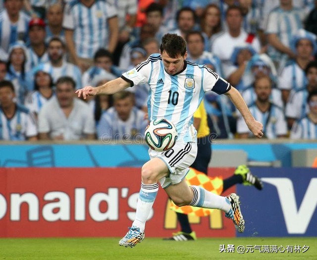 球场上拥抱梅西的处理结果,球迷闯入球场拥抱梅西该当何罚