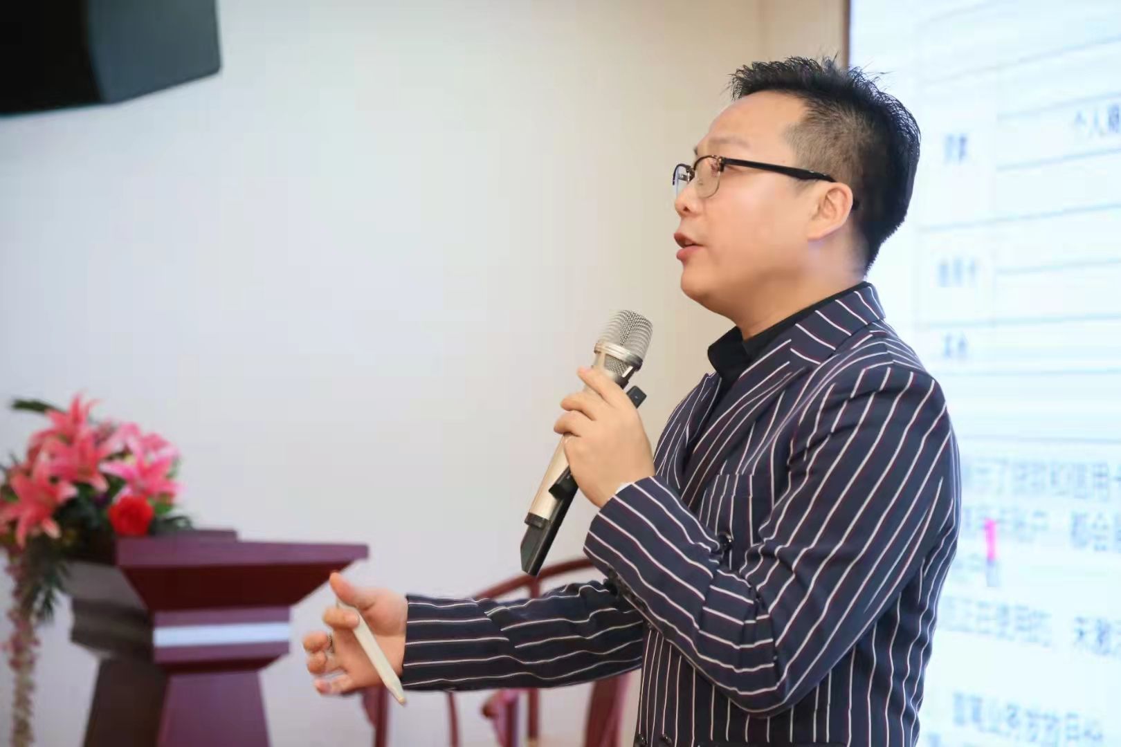 鍒樹竴娑涜璐㈠晢,鍒樹竴娑涜淇＄敤