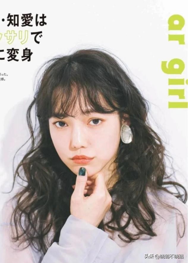 流行女款露耳烫发,2019流行发型中年女烫发