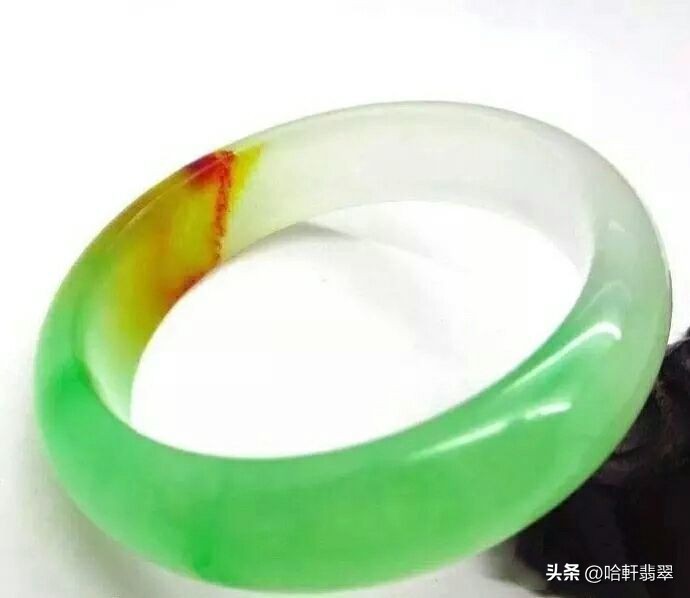 直播间翡翠手镯和实物对比差距,200元批发翡翠手镯