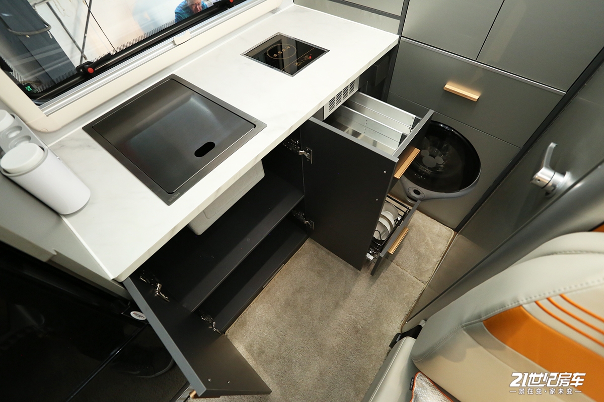 长安峰景览拓者对比大通t90,长安峰景和大通t90