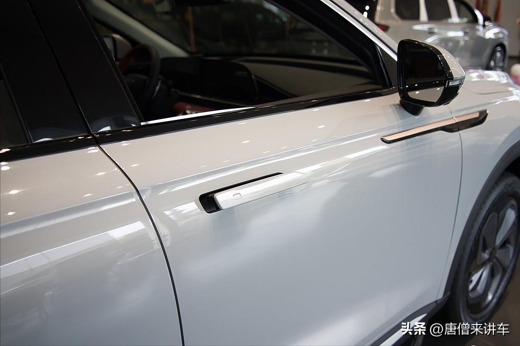 试驾星途瑶光和特斯拉modely，到底买哪款最划算？