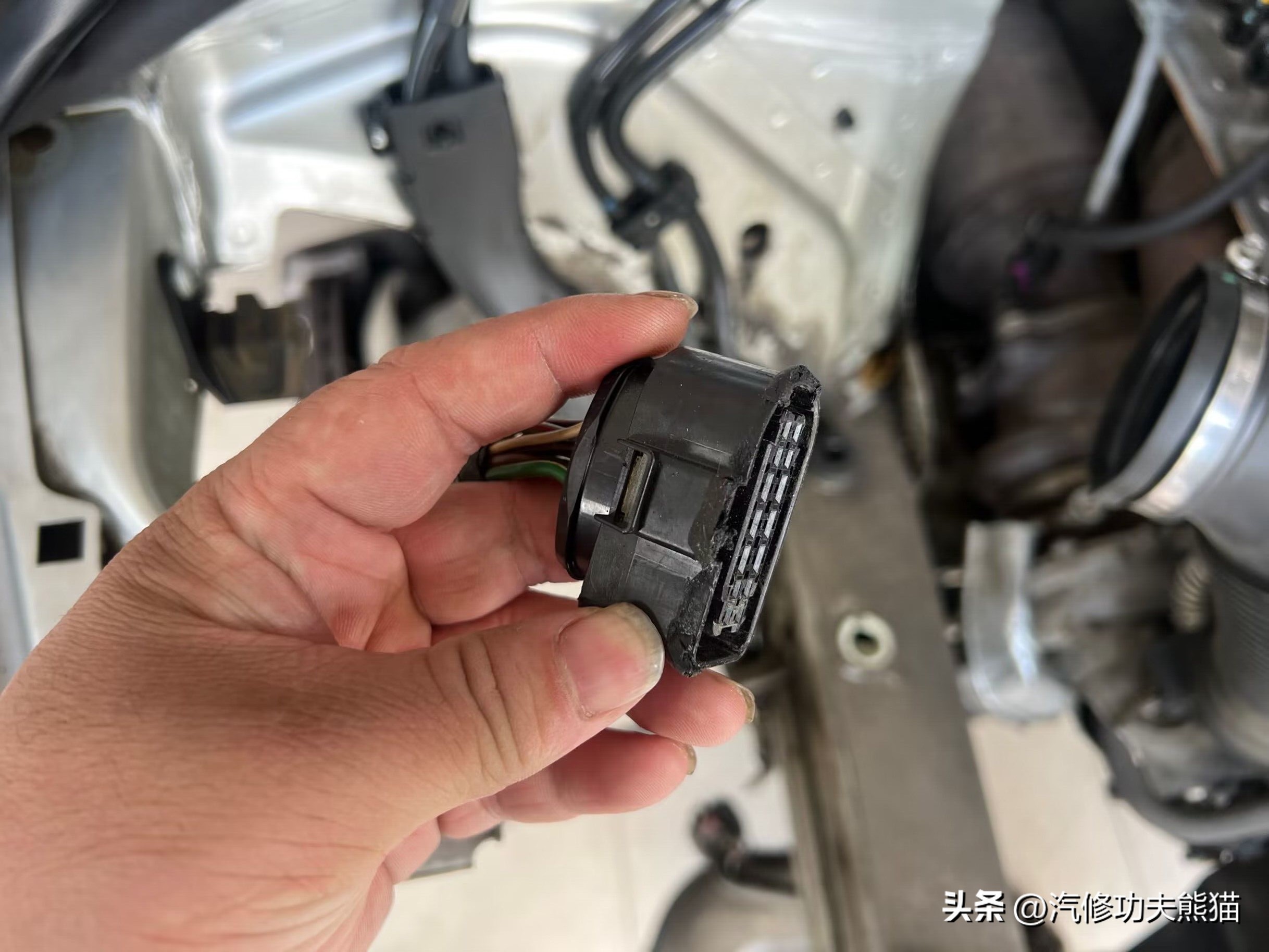 奥迪A4L烧机油！*草烟**公司是让你们烧*草烟**烧钱，我们让你不烧机油