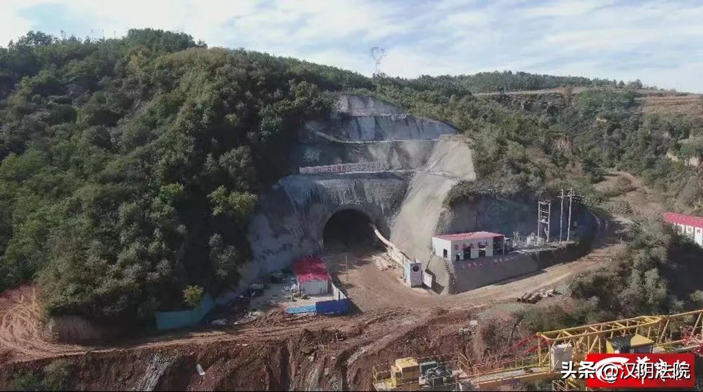 中国*产党共**第二十次全国代表大会今日开幕【10月16日周日新闻速览一分钟】